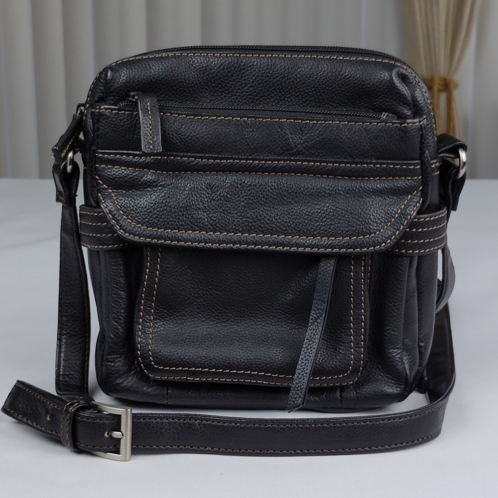 Bass GH Bass & Co. Women's Crossbody Leather Bag.